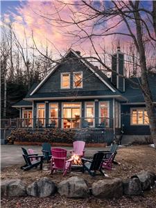 Chalet Geais Bleus - Close to Mont Blanc and 15 Mins to Tremblant - Sleeps 12 - Hot Tub & Billiards