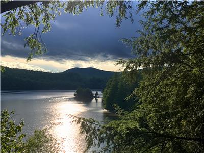 Waterfront Chalet for Rent – Bolton-Est | Eastern Townships