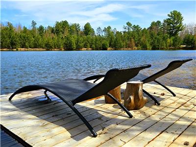 CHALET NATR: Lakeside Retreat with Spa & Firepit
