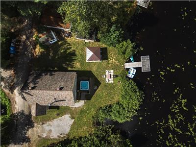 Le Lac Apaisant - Rustic Haven by the Water
