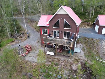 Chalet le NIPI ,  bord de l'eau avec quai, embarcation, chaleureux,, lac-st-jean est.