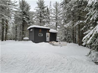 * PASSION CHALETS * | LE YUKON | RIVER ACCESS - PRIVATE BEACH - WATERCRAFTS ($) - SPA - FIRE PIT