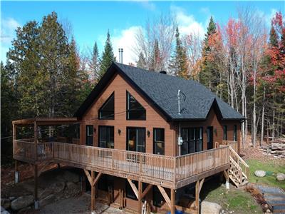 Contemporary 4-Bedroom Chalet | Fireplace | Ouareau Forest