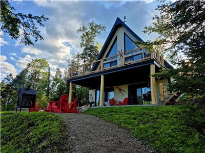 *A-FRAME Chalet in Mauricie* Breathtaking Views & Tranquility& SPA *