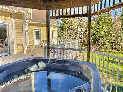 Lakefront Chalet with Spa - Private – 4 Bedrooms – Sleeps 12 - SL