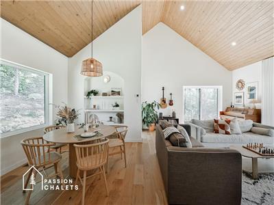 * PASSION CHALETS * | LE SOMMET | ACCÈS LAC - EMBARCATIONS - TABLE DE JEUX - BBQ - FOYERS