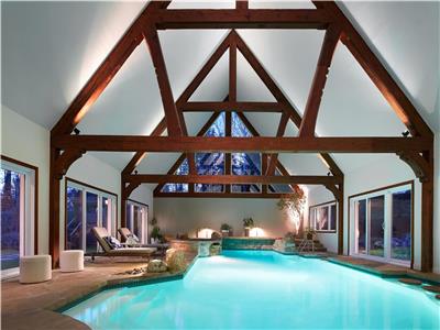 Tremblant Manor 9bdr Indoor pool & Spa / short walk to ski