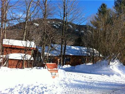 Rustic cozy Owl's Head Escape is located on private lac Sugarloaf Pond 8 min from Owl's Head ski