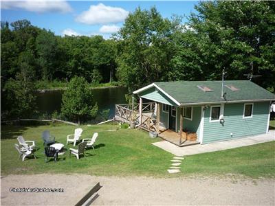 Quaint cottage surrounded by wildlife and waterfalls for a restful getaway **CITQ 265101**