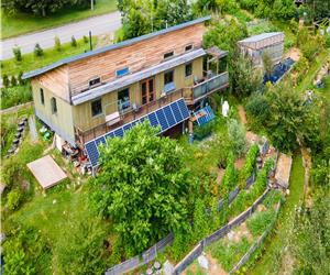 Winter season - Unique & charming straw bale eco house