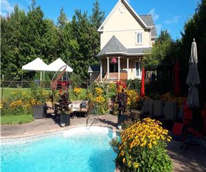 Maison aux Msanges, privacy, confort and tranquility. 20 min from Granby and Bromont. Come to see.