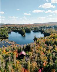 Amazing waterfront chalet with game room and hot tub