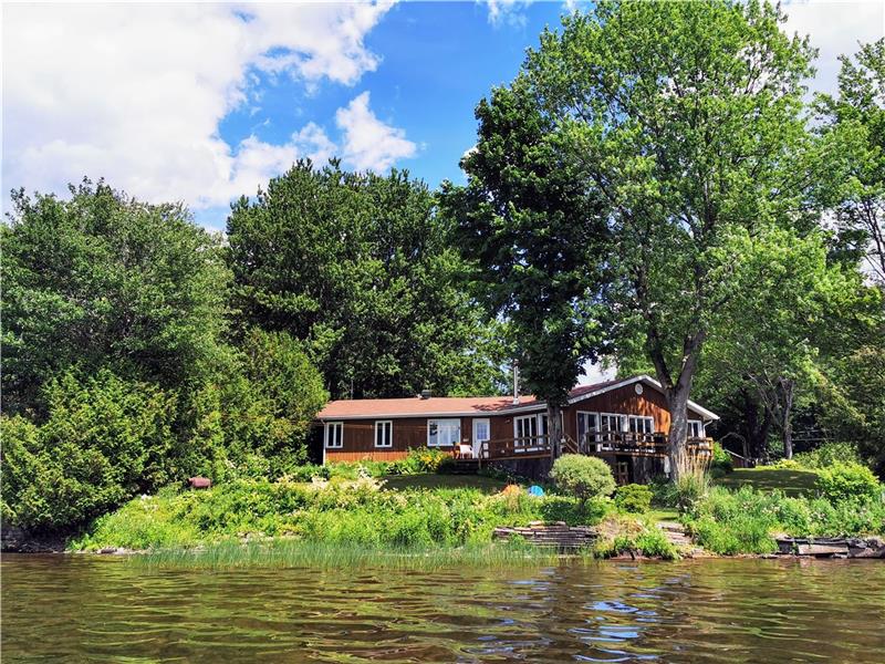 Chalet | Bord de Lac | Cantons de - Shefford Cottage Rental | DI-21149 ...