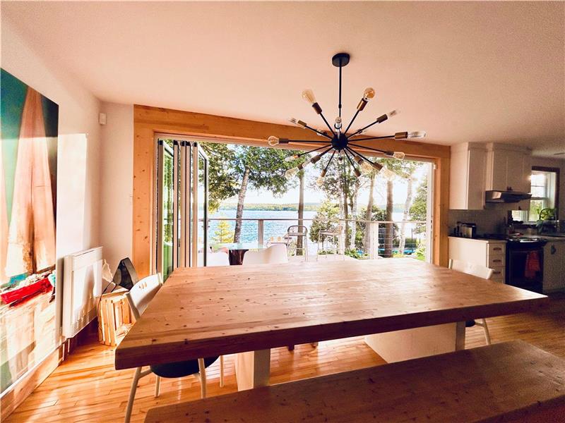 Chalet bord de lac côté soleil avec - Chalet à louer Magog | OR-36874 ...